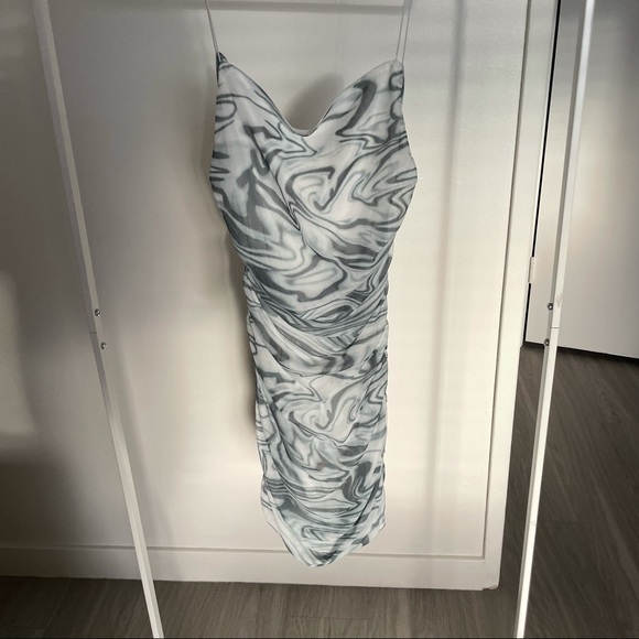 Miss Lola dress - Picture 2 of 3